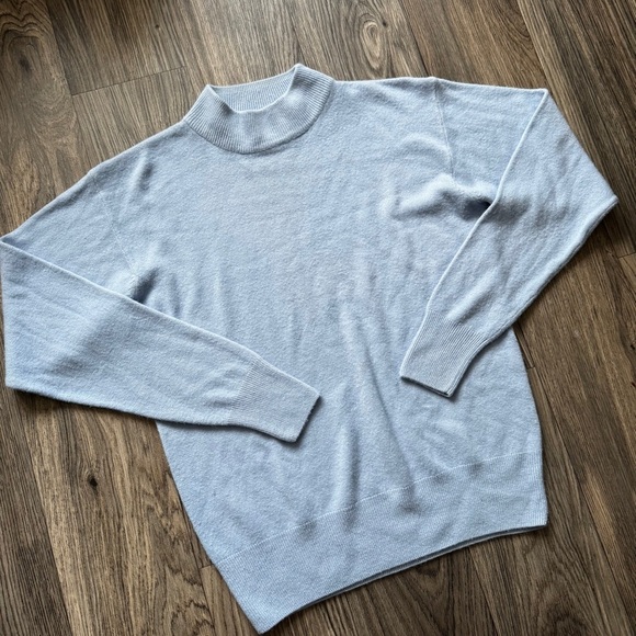 Vintage Sweaters - 🐞3/$30 item! SPRING COLLECTION VINTAGE Light BLUE Sweater